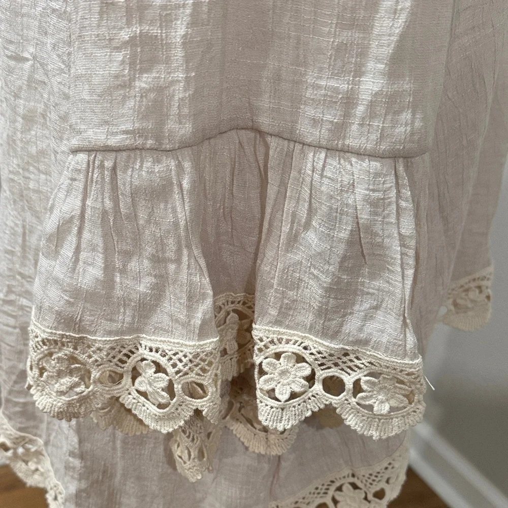 2tee Couture Cream Lace Trim High Low Blouse - Picture 5 of 6